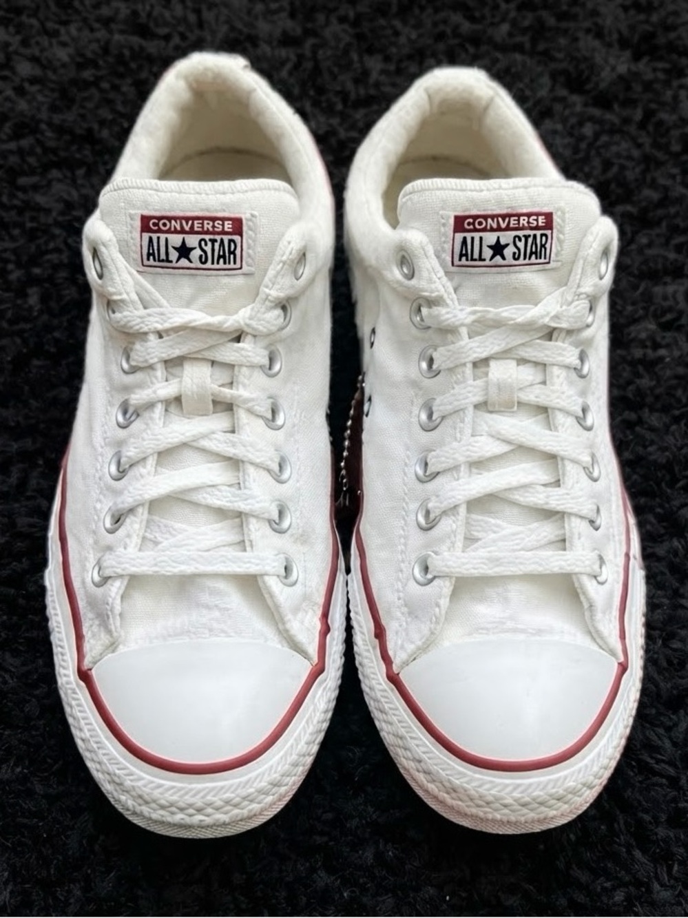 Classic Converse All Star Low Top Sneakers – Men’s 10.5 / Women’s 12.5